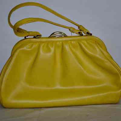 Leather purse with double strap, beige tricot inside, hinge lock gold tone