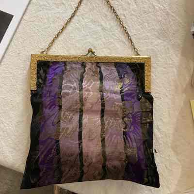 Silk with gold thread filament damask purse, gold kissing lock frame with grape motif & rosette trim interior
