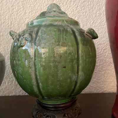 Melon shaped lidded jar