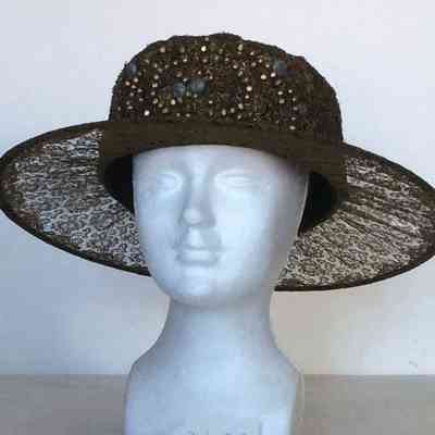Velvet crown with jeweled hat band and beige lace brim