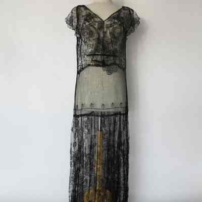V neck lace long over dress with netting panel