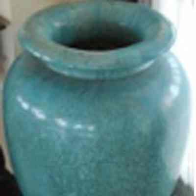 Blue crackled urn