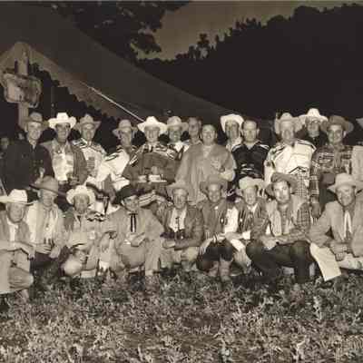 29.: RV members and guests also belonging to 3R, Elk Falls, July 1953
Front Row L-R: Elmer Barg, Don Kemp, Claud Graves, Tim Tyler, Howard Lamb, Joe Dekker, Bill Hutson, Wayne Van Vleet, Sam Alford.
Back row: Harold Johnston, Paul Holmes, Louis Wulfkuhler, Otis Kline, Rick Ricketson, Jack Mitchell, Roy Miller, Bret Breitenstein, Bud Anderson, Hal Haney, Doc Carmen, Hank Hawkins, John Eastman, Rocky Rockriver, Tony Archer
