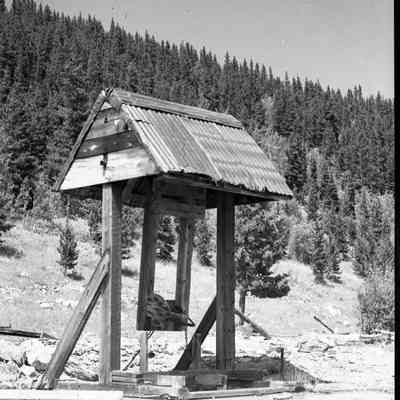 4. Rocker at Perigo Mine, Gamble Gulch, 1948: 4"x5" print and 2"x3.25" negative, #245 in Kemp Collection blue binder