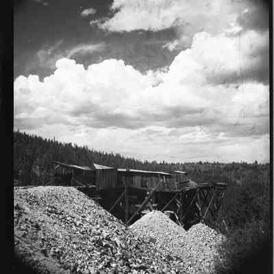 3. Top of Perigo Mill, Gamble Gulch, 1948.: 4"x5" print and 2"x3.25" negative, #187 in Kemp Collection blue binder