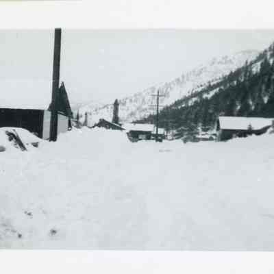 Photo 2: Eldora, looking west on Eldorado Ave.
