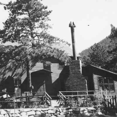 9. Unknown house in Jamestown, possibly a boarding house: 8.5"x11" print and digital