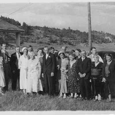 Art Hoesli and Dorothy Parsons wedding party