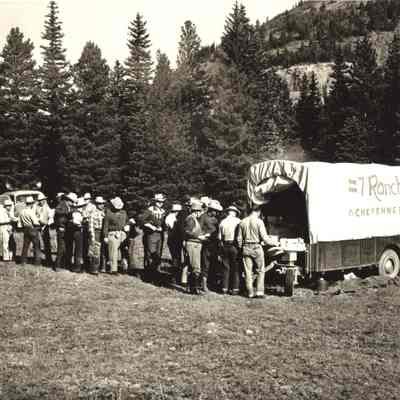 4.: Boulder Park, 1949, breakfast