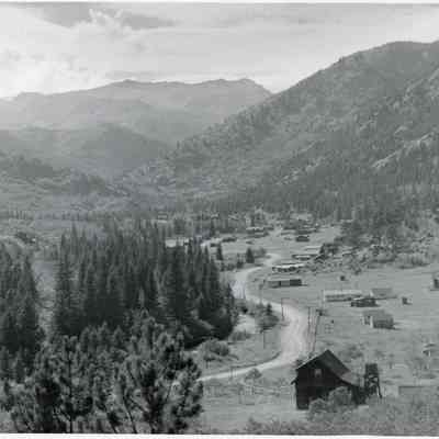 Photo 3: Entrance to Eldora, looking west