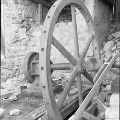 2. Modoc stamp mill flywheel, October 1978