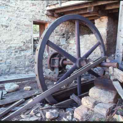 5. Modoc Mill flywheel 1978: color slide