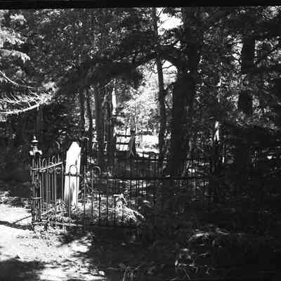 2. Caribou Cemetery 1949: 4"x5" print and 2"x3.25" negative, #28 in Kemp Collection blue binder