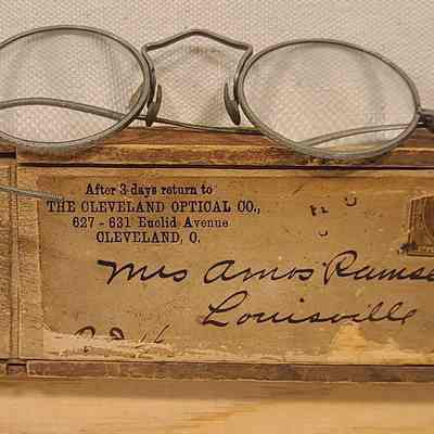 Eyeglasses