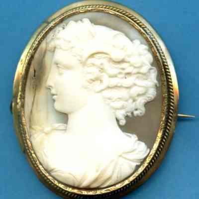 Shell cameo