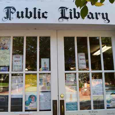 Pandemic signs at Shepherdstown Public Library