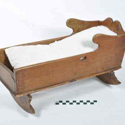Doll cradle