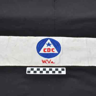 Off-white cotton armband with blue and red insignia
