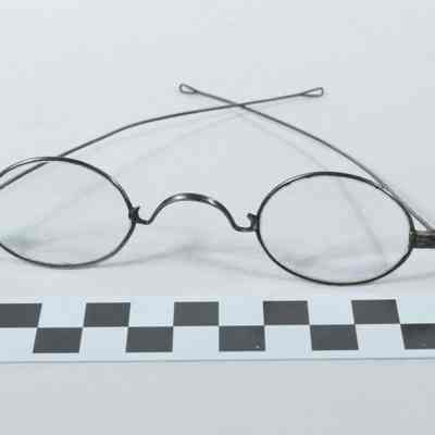Wire rim glasses