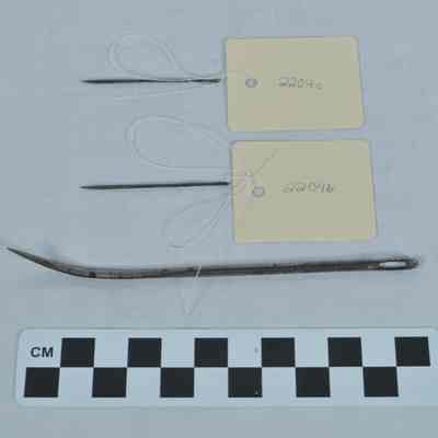 Leatherworking needles