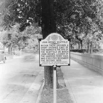 Jefferson County Historical Society marker in front of the Gibson House
