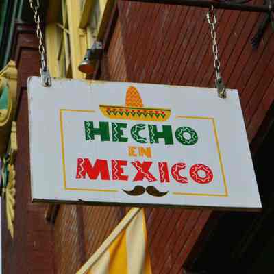 Hecho en Mexico hanging sign