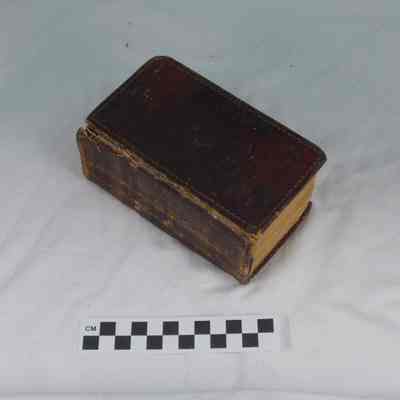 Leather bound bible printed in Philadelphia in 1810 - cover and spine