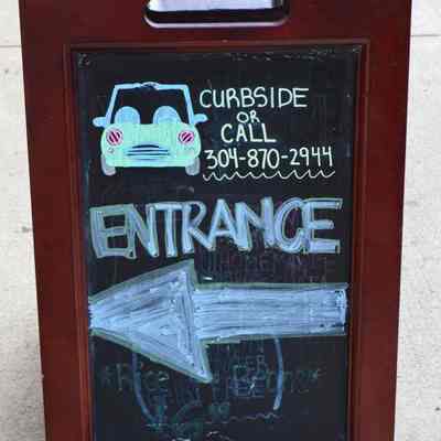 Sign about pickup at Hecho en Mexico