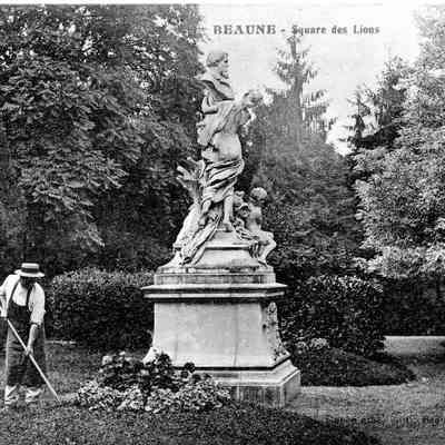 postcard of statue in Beaune, France - c1918
