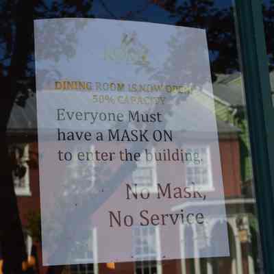 Kome Thai & Sushi Bistro COVID-19 pandemic signs