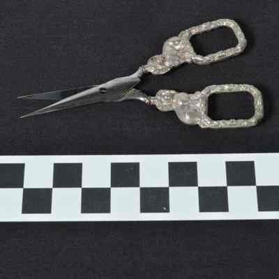 Square-handled embroidery scissors