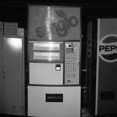 Dixie Narco Sunglo cabinet