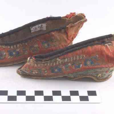 Silk embroidered Chinese slippers