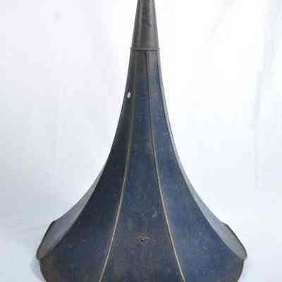 Sound amplifier horn associated with Edison phonograph