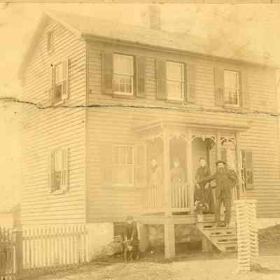 Chic Garney home and family 1889