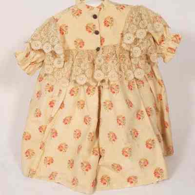 Child's dress hand-made of silk, silk/satin and lace - front