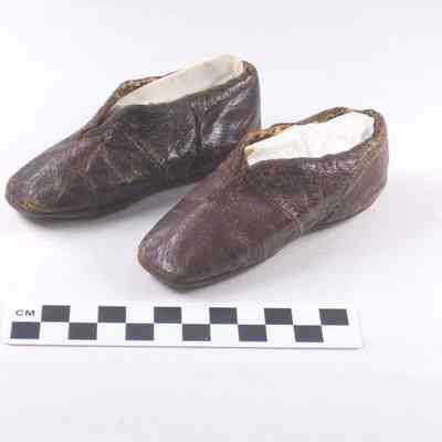 Brown leather children's shoes