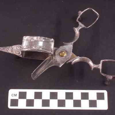 Silver plated wick trimmer made like scissors