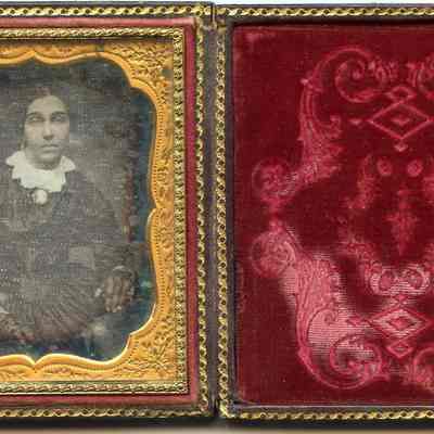 Woman in black dress with white collar: Origformat: Other