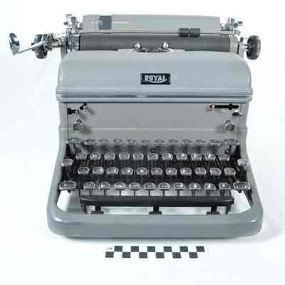 Royal Model KMM manual typewriter