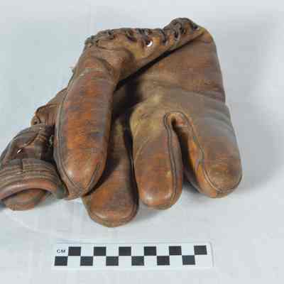 Baseball glove