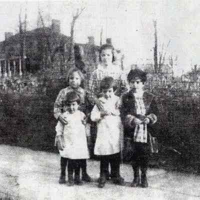 Five young girls in front of house owned by the Timberlake Sisters