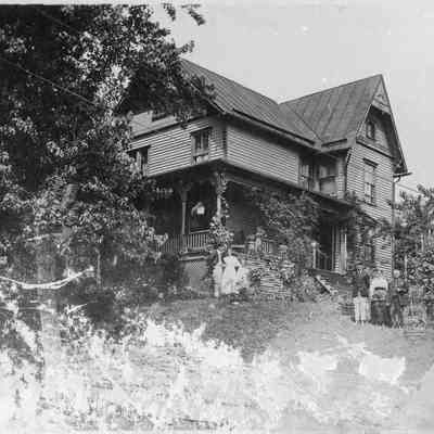 Large house, possibly in Harpers Ferry