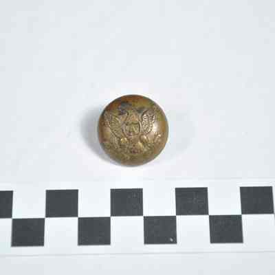 Civil War U.S. artillery button with eagle