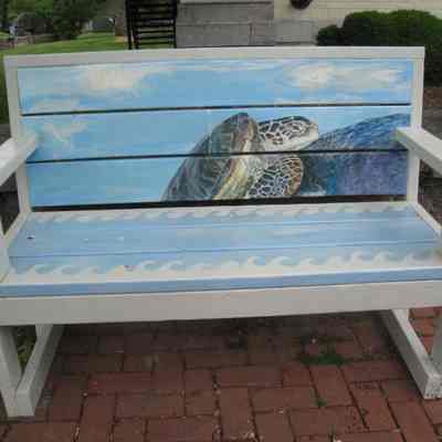 Bench with paintings of a turtle and waves (IMG3820008)