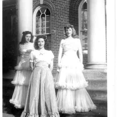Jane Webster, Mudge Brokman, Vivien Webster - c1945