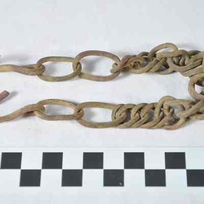 Curb bit chain