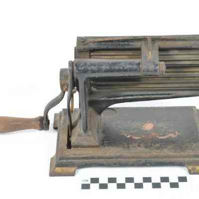 Iron crimper with brass rollers