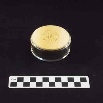 Cosmetic box with ivory lid