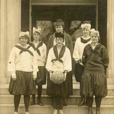 Charles Town High School 1917 girls' basketball team